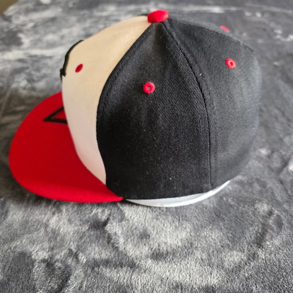 Famous Stars and Straps Flexfit Hat Y2K Embroidered Logo Black Red White S-M - Picture 2 of 6
